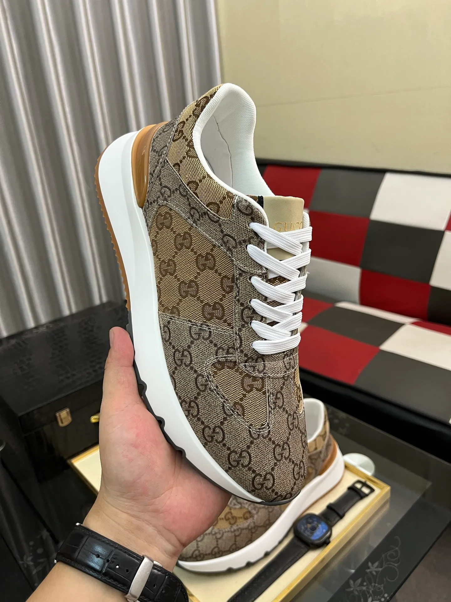 Men's shoes 💰438⌚️⌚️Gucci •Gucci original quality.~ Unique modern style sneakers. 🏃A must-have casual shoe for trendy men😍😍 Original brand imported from Italy, imported original leather, sheep lining (refuses to discolor and grind feet) Sole: Original sole provided by the original factory, French lazy style design ⚠️Fit to the feet, original quality, super comfortable original sole. Just like shooting the real thing 🎬The real thing is better, code number: 38-443️⃣colors available